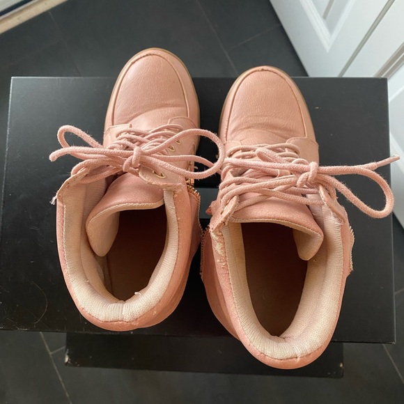 Top Moda - size 5 1/2 - hidden heel lace up sneaker - synthetic upper - Picture 5 of 16